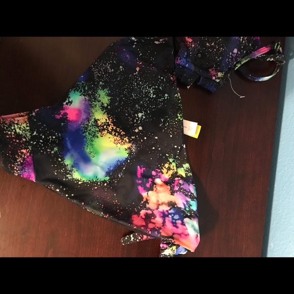 Bikini - Picture 3 of 6